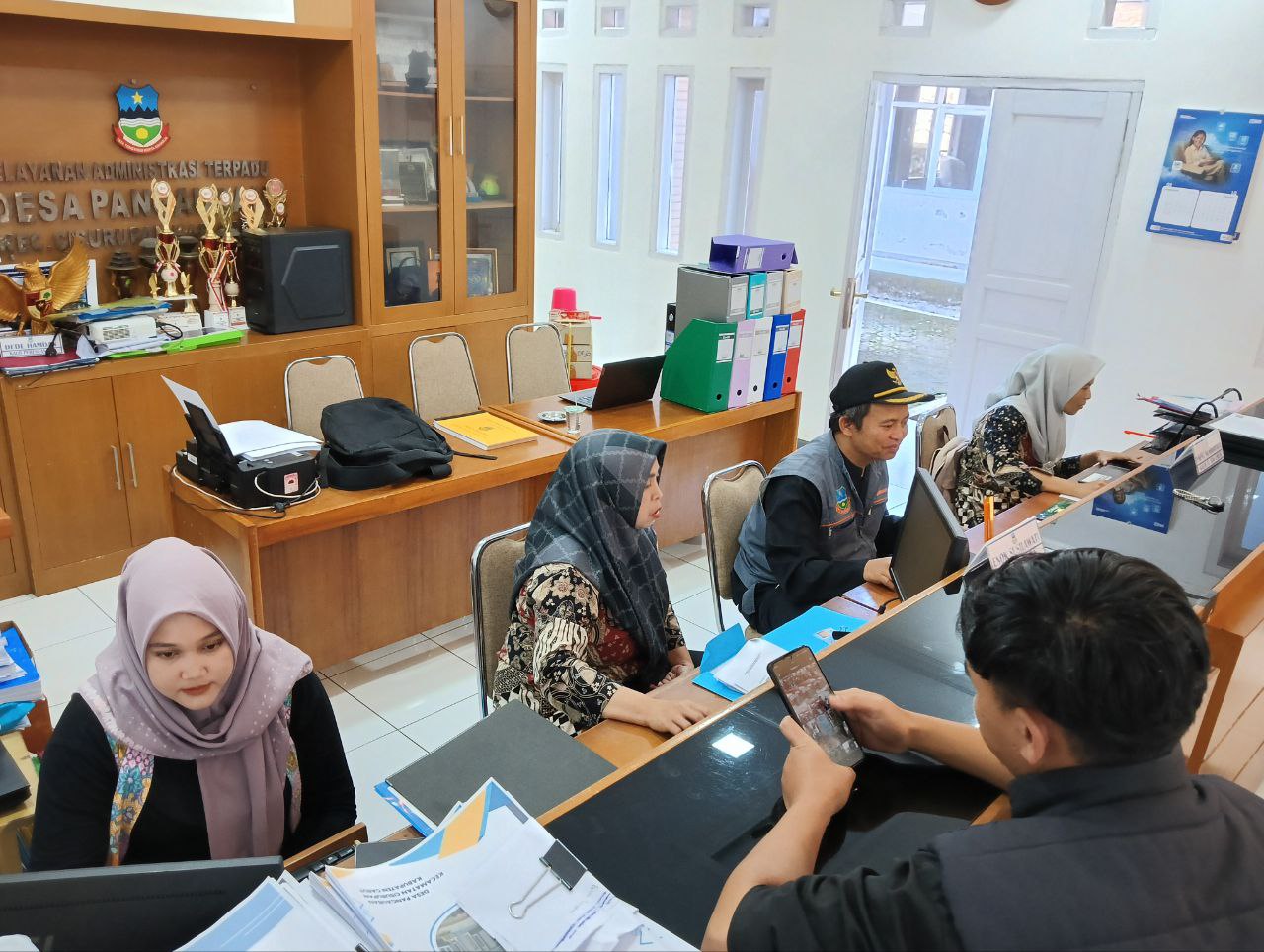 Aktivitas di Balik Layar: Perangkat Desa Pangauban Kompak Tingkatkan Pelayanan